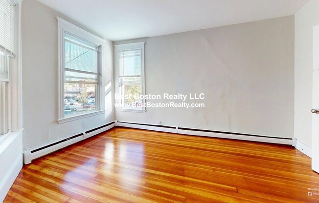 16 R WARREN AVE