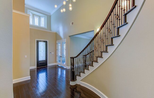Gorgeous Home in Gated UT Golf Club with tons of Custom Upgrades!