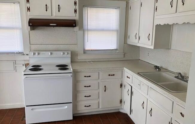 Charming 2/1 in Castle Heights area