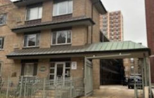 528 W. Wellington