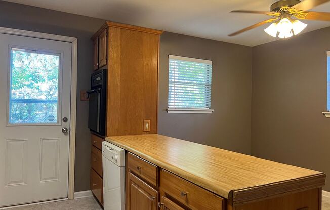 3 beds, 2 baths, $1,595