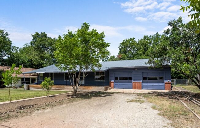 Mid century modern gem !  Great Home Close to everything!