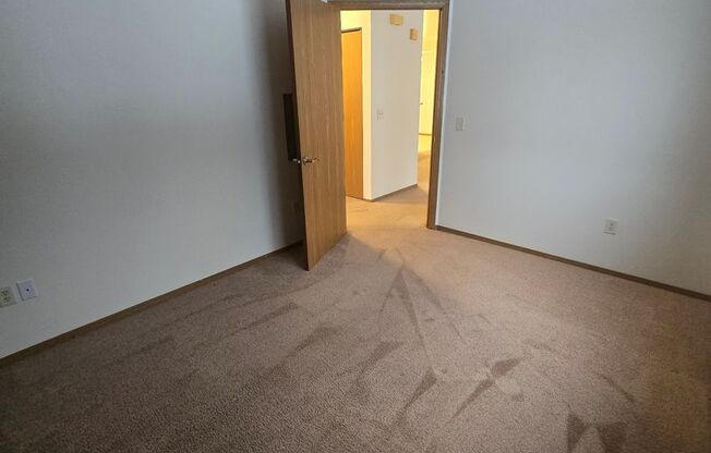 2 beds, 1 bath, 850 sqft, $1,259, Unit PL   7612