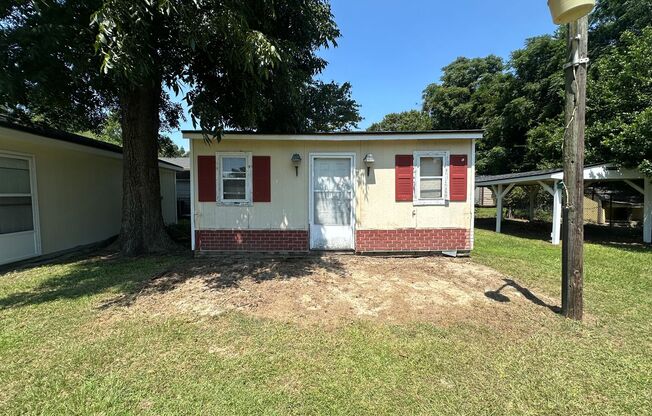 3 beds, 1 bath, $1,150