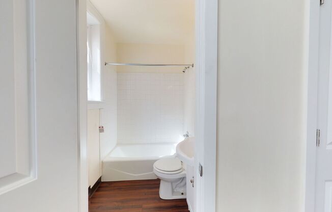 Studio, 1 bath, 296 sqft, $950, Unit 3-M