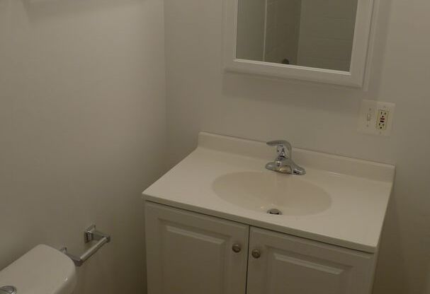 Studio, 1 bath, 400 sqft, $1,175, Unit LLO
