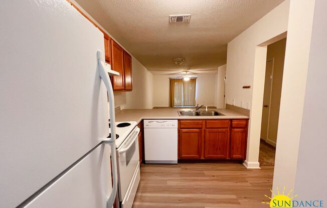 2 Bedroom 2.5 Bath Townhome Centrally Located in Fort Walton Beach!