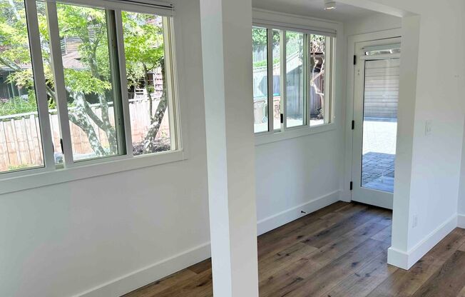 Beautifully Remodeled Studio Downtown