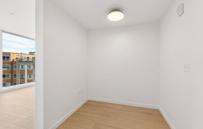 Studio, 1 bath, 422 sqft, $1,550, Unit Unit 304