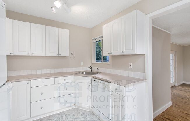 3+ Bedroom House w/ Large Backyard - Southeast Portland!