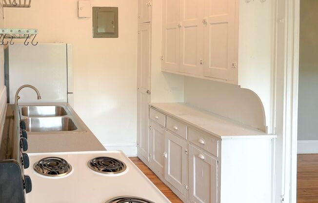 Studio, 1 bath, 400 sqft, $952, Unit 612 - 103