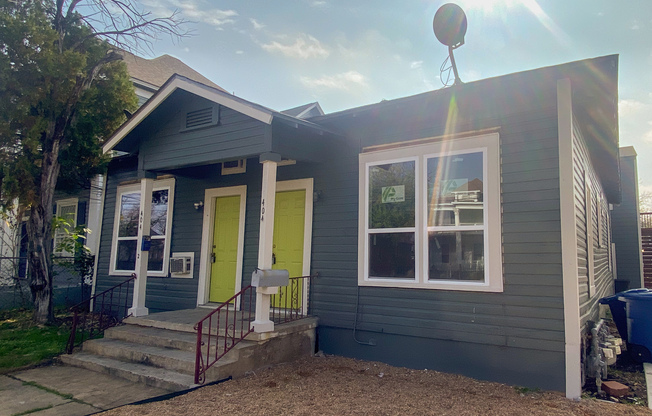 404 E Carson