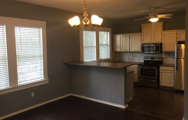 West Tampa Bungalow - Near UT & Downtown