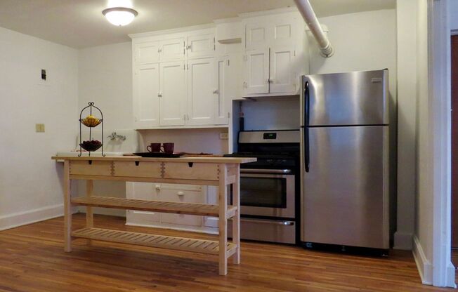 1 bed, 1 bath, 800 sqft, $1,195, Unit 616B2