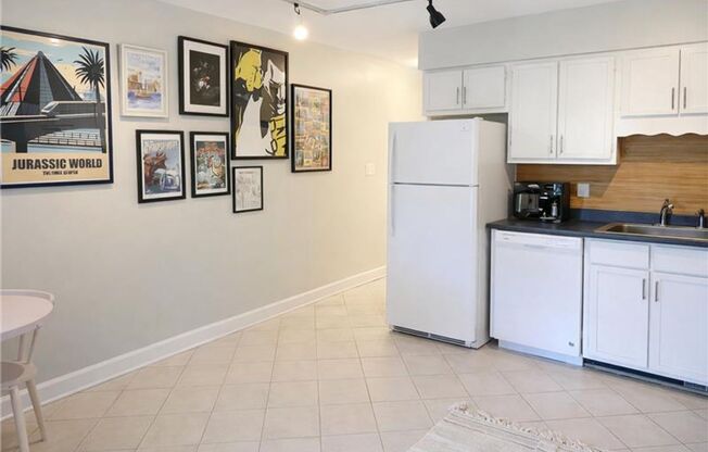 1 bed, 1.5 baths, $1,700, Unit 207