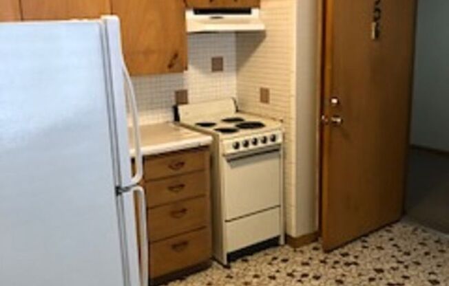 1 bed, 1 bath, $660, Unit 5