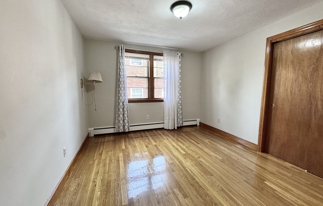 3 beds, 1 bath, 1,350 sqft, $3,000, Unit 31