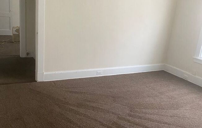 3 beds, 1 bath, 1,000 sqft, $1,625, Unit B