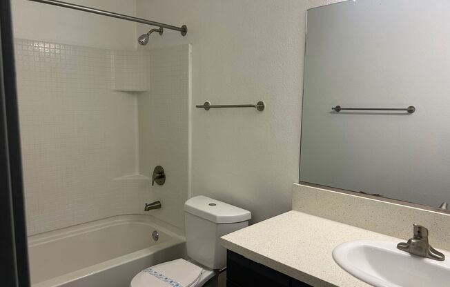 2 beds, 1 bath, 920 sqft, $2,990, Unit A086