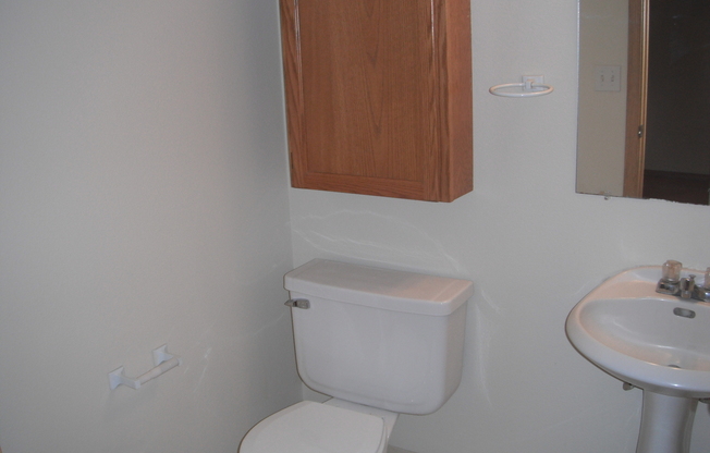 Huge deck, triple car garage/RV parking, storage