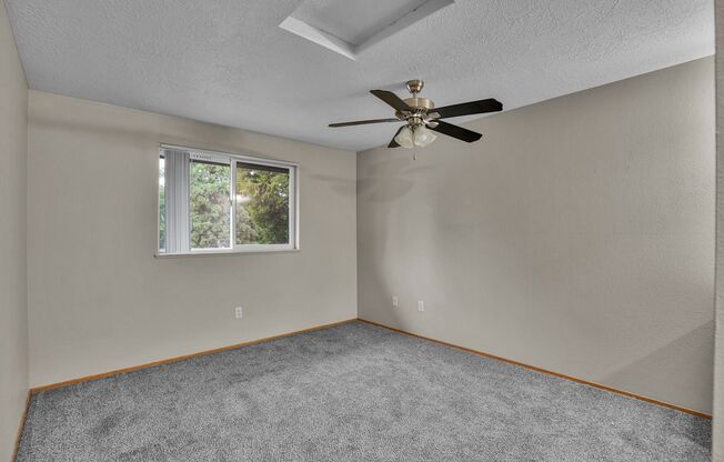 2 beds, 2 baths, 950 sqft, $1,295, Unit 340-18