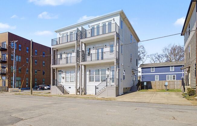 Modern Living in Downtown Nashville!