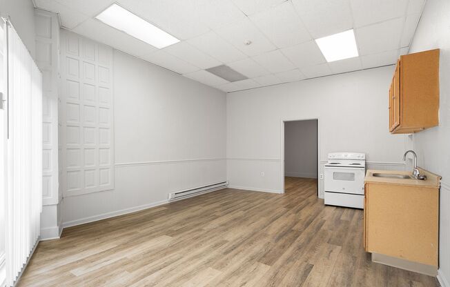 1 bed, 1 bath, 800 sqft, $649, Unit 104 S McDonald St