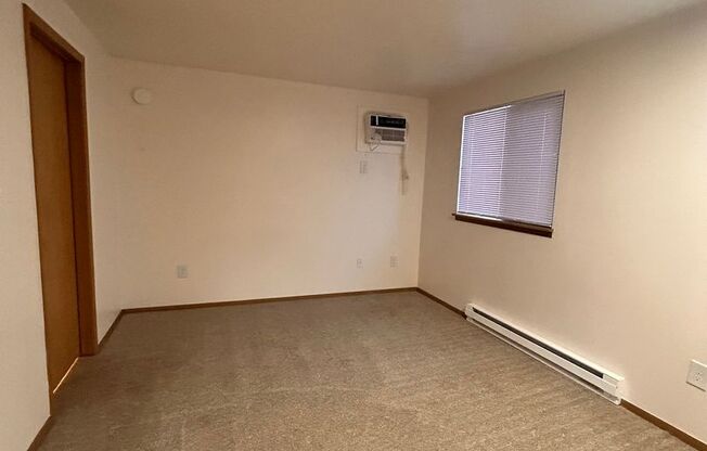 1 bed, 1 bath, 660 sqft, $1,250, Unit H - 031