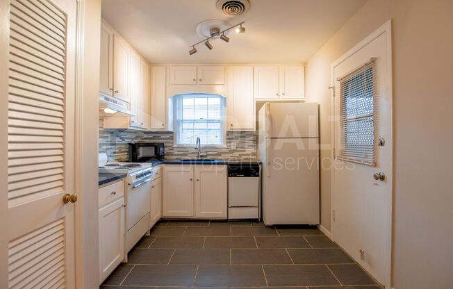 3607 Roxboro Rd- 03