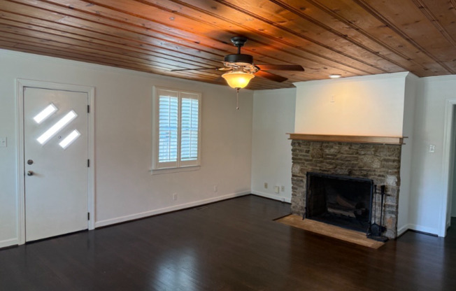 2207 PINEWOOD RD