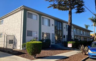 Berryman Apts...Newly Remodeled Apartments Available...Large Windows...Washer/Dryer in Unit!