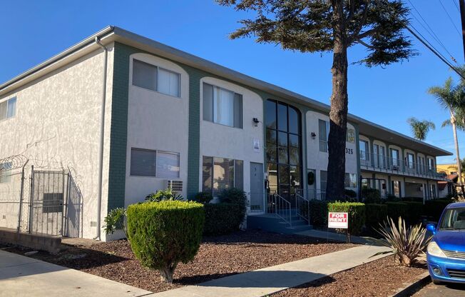 Berryman Apts...Newly Remodeled Apartments Available...Large Windows...Washer/Dryer in Unit!