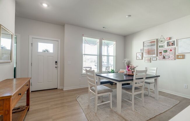Immaculate 4-bedroom 3.5 bath Home in Fayetteville! Students Welcome!