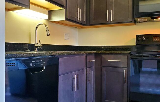 2 beds, 2 baths, 1,000 sqft, $2,150, Unit 14203 #304