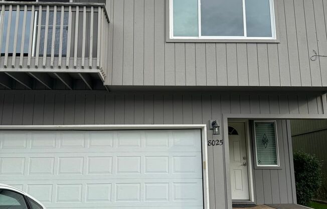 Beautifully updated 3 bed/2 bath townhome