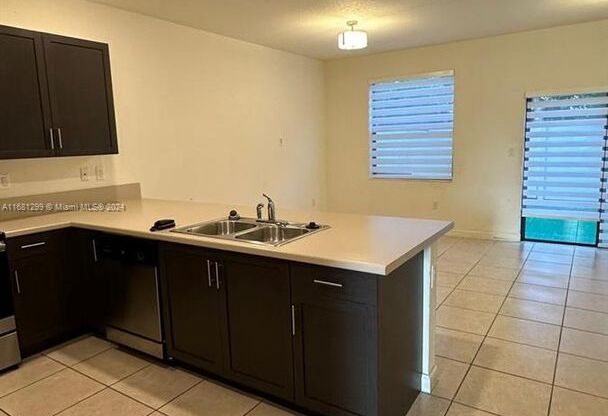 10629 W 32nd Lane 10629, Hialeah, FL 33018