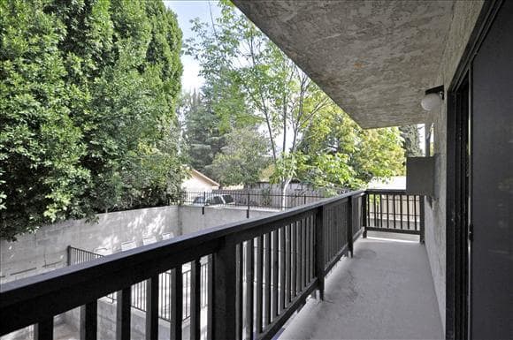 Balconies at Vanowen Manor