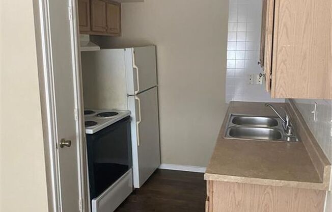 4521 Columbia Apartmetns