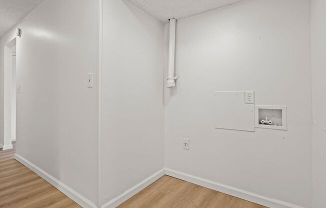 3 beds, 1 bath, 850 sqft, $1,500, Unit 5015-5