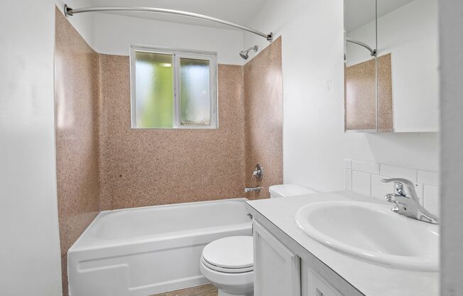 3 beds, 1 bath, 864 sqft, $1,995, Unit 17