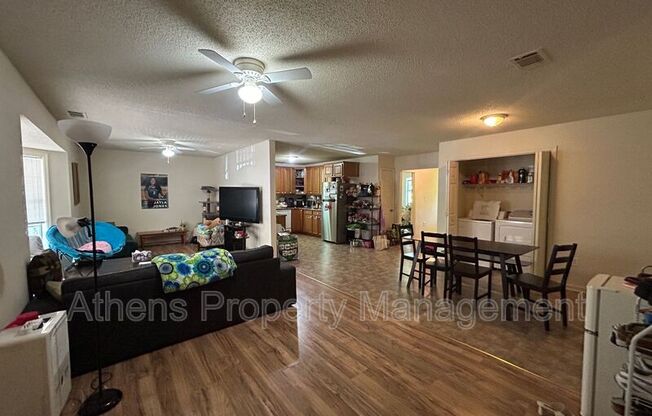 1824 CEDAR SHLS DR