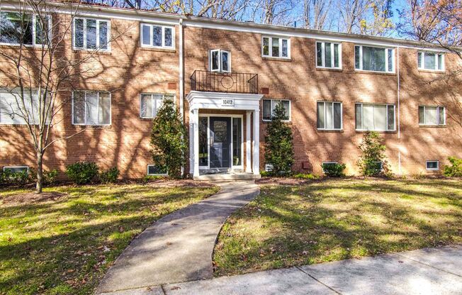 Renewed Spacious Condo in Parkside - Bethesda - Available Now!