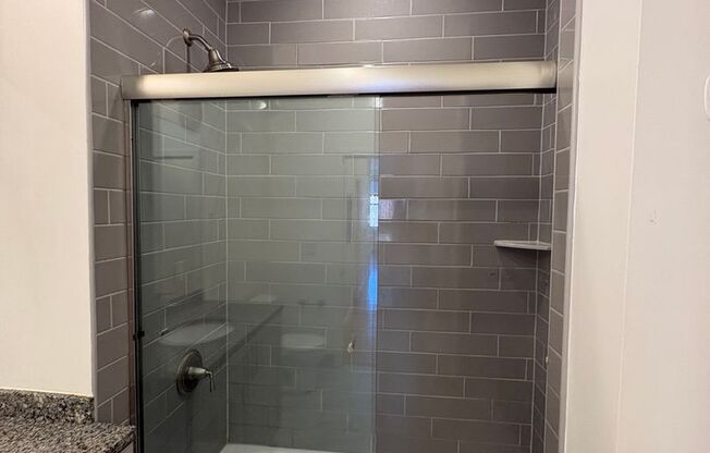 2 beds, 1 bath, 9,999 sqft, $2,250, Unit 64-201