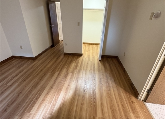 3 beds, 1 bath, 1,000 sqft, $4,500, Unit 3