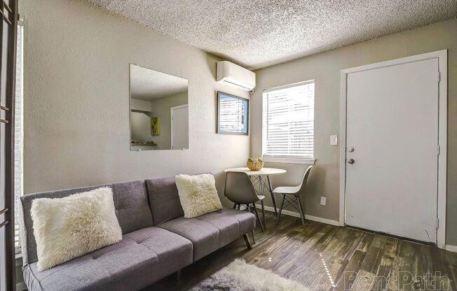 Studio, 1 bath, 550 sqft, $560, Unit 3-H