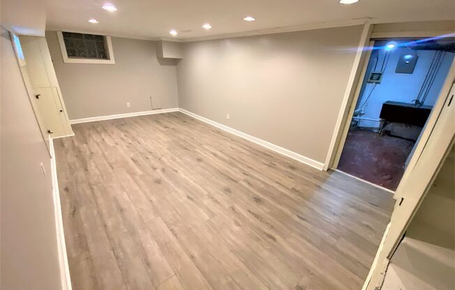 4 beds, 2.5 baths, $4,199