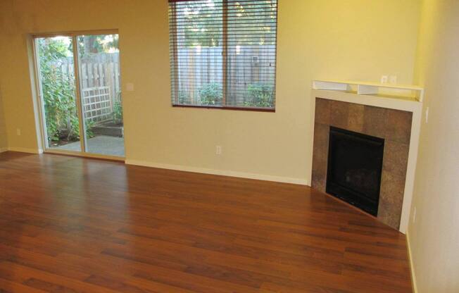 Awesome home in conveniently Milwaukie location