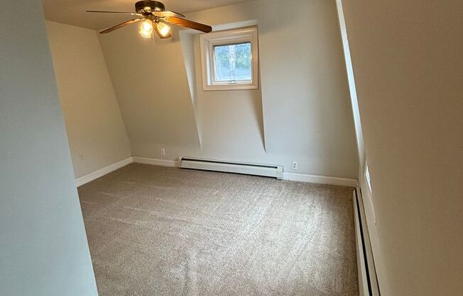 Studio, 1 bath, $875, Unit 10 Alpine Street #33