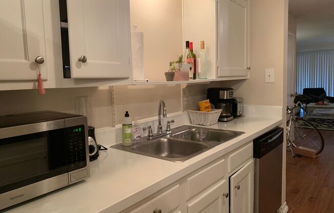 2 beds, 2 baths, 1,100 sqft, $1,875, Unit 112