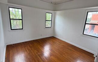 5942 Willoughby Avenue